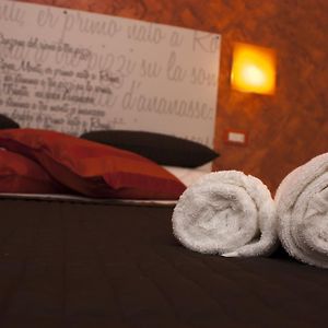 Camera con letto king size